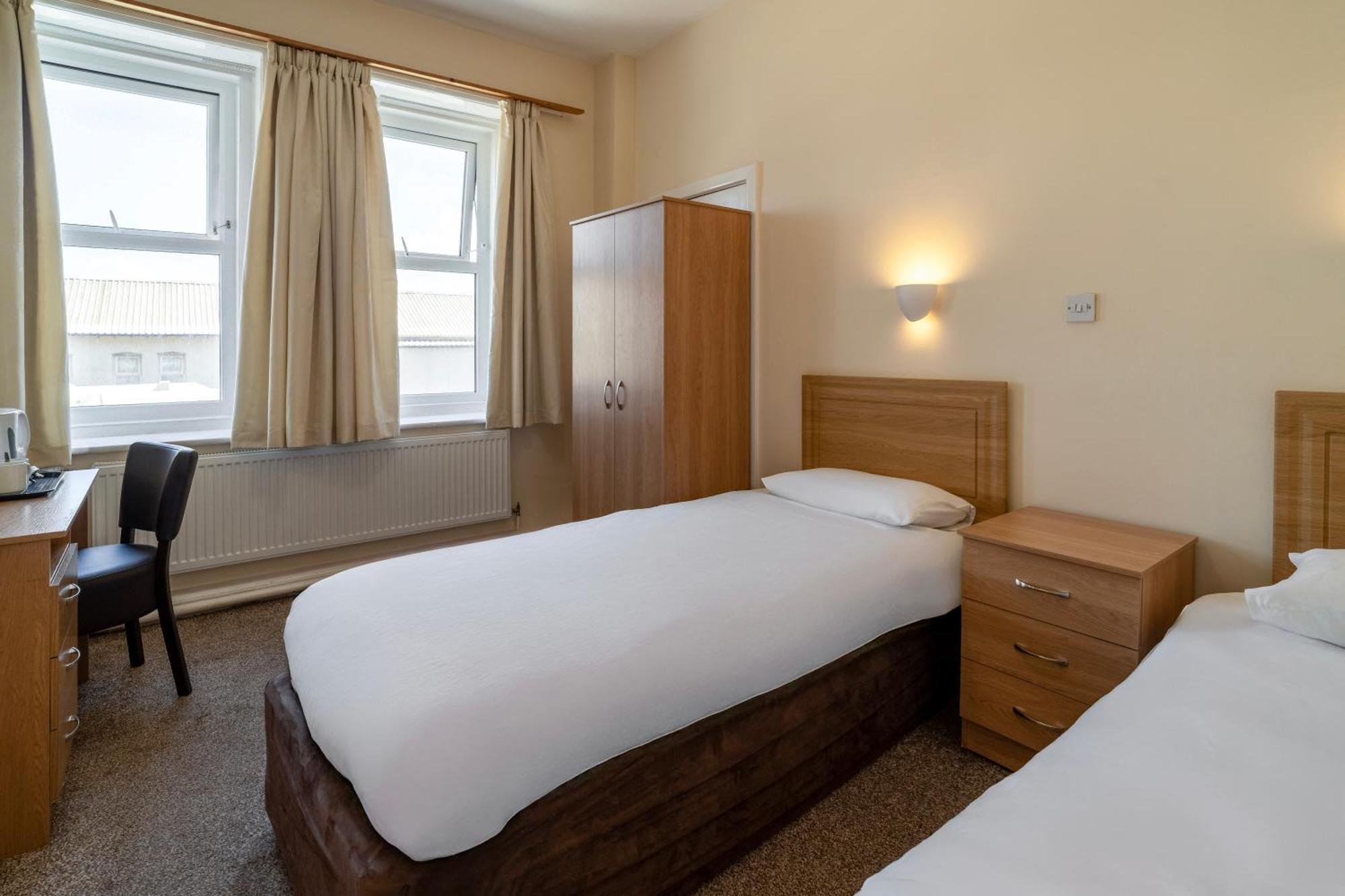 Twin Room,1746819501:JPEG
